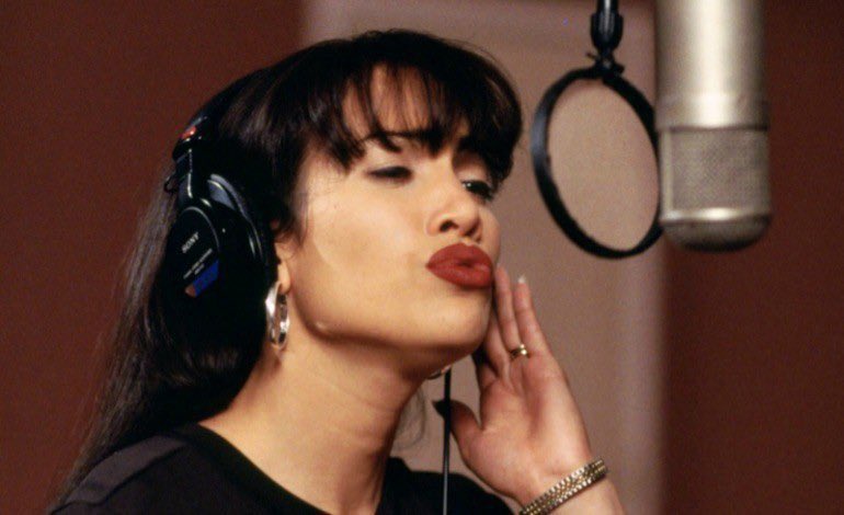 FilmUpdates's tweet photo. 28 years ago, ‘SELENA’ starring Jennifer Lopez released in theaters. https://t.co/MxpWA7EJLB