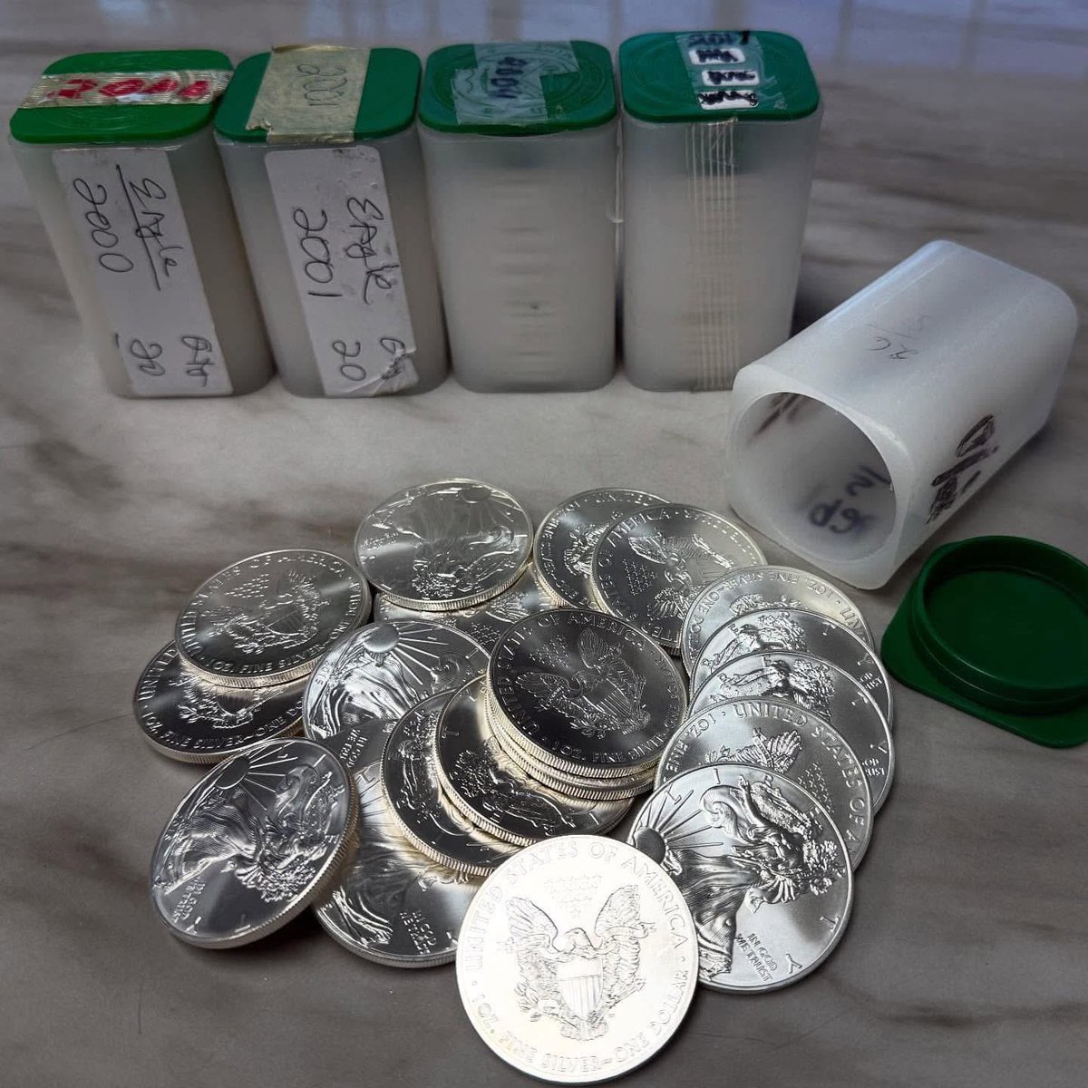 silverandgoldbu's tweet photo. 1 Oz American silver eagles
Bin tube $660
34 per coin
#silver #coincollecting #coinsforsale #coinsforsale #silverforsale #silverjewelry #mycollection https://t.co/kHuAehRTCZ