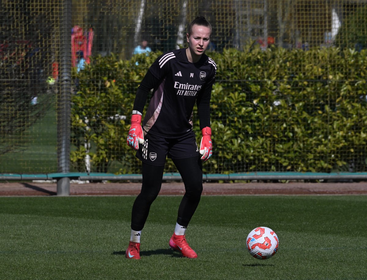 ArsenalWFC's tweet photo. Back in training 💪 https://t.co/tZouZbW3MF