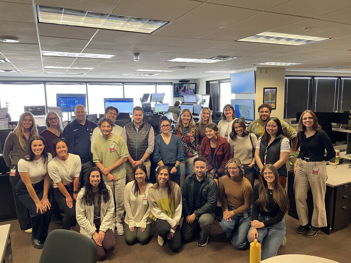 Last Friday, our Emerging Leaders had the incredible opportunity of touring the APS trading floor! A huge thank you to APS and our amazing guest speakers for sharing their insights and making this such a valuable experience! 

#EmergingLeaders #LeadershipInAction