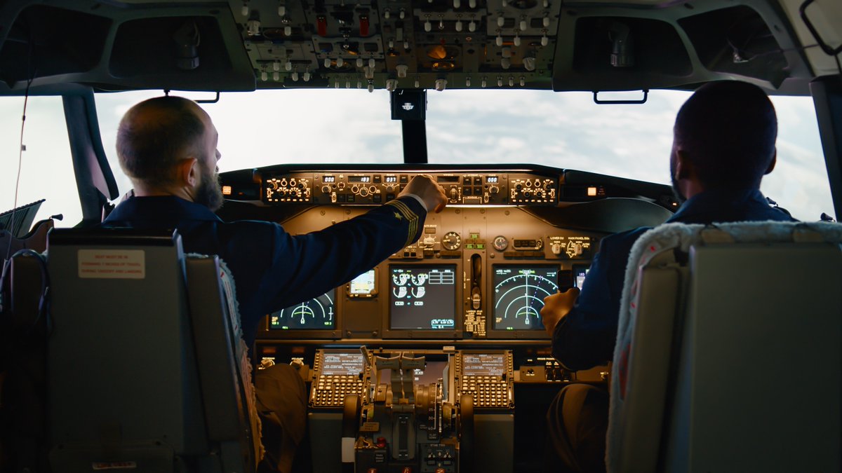 FlySaker's tweet photo. 🚁💡 Fan Fact Friday: Evolution of Avionics!
From analog dials to advanced GPS &amp; real-time data, modern avionics have revolutionized flight safety &amp; efficiency. Tech is taking aviation to new heights!

#FanFactFriday #AviationInnovation #FlyWithSaker https://t.co/rsnppPVcAS