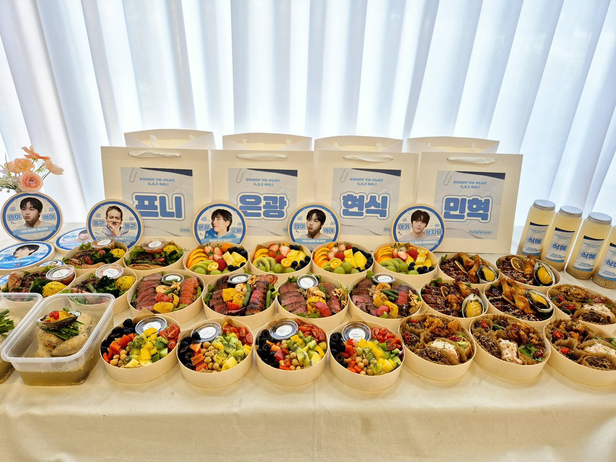 Depth_at_37's tweet photo. 2025 BTOB FAN-CON 
[3,2,1 GO! MELympic] 첫콘 서포트 

우주에서 가장 빛나는 비투비의 13주년을 축하하고 팬 콘서트를 응원하는 마음을 담아
커피차와 간식, 멤버 도시락, 꽃, 케이크를 준비했습니다. 

모두가 행복하고 즐거운 MELympic.!! 3,2,1 GO!💙 https://t.co/ldUxga4C28