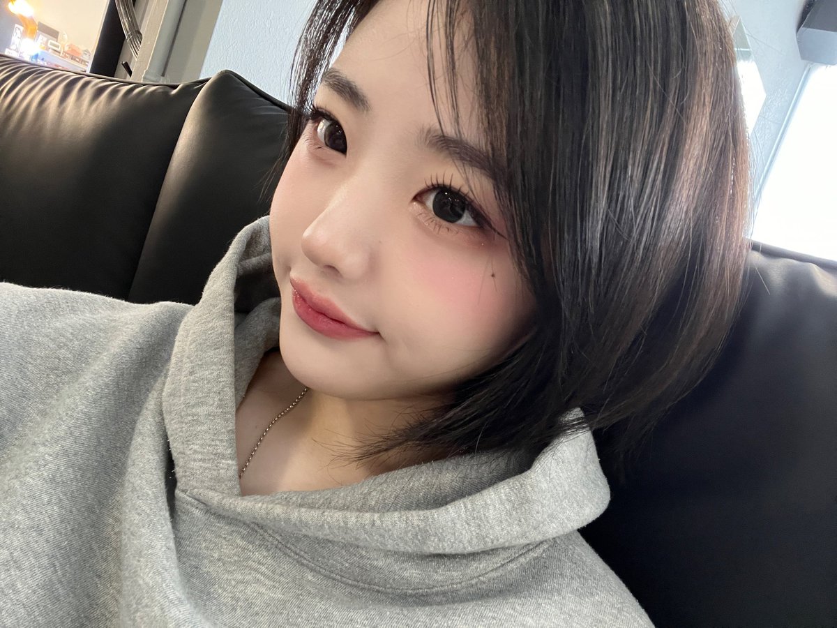 timetohina's tweet photo. 240322 Weverse
#QWER #냥뇽녕냥 #Hina #히나 #ひな #장나영 https://t.co/ubC7VuTMIy