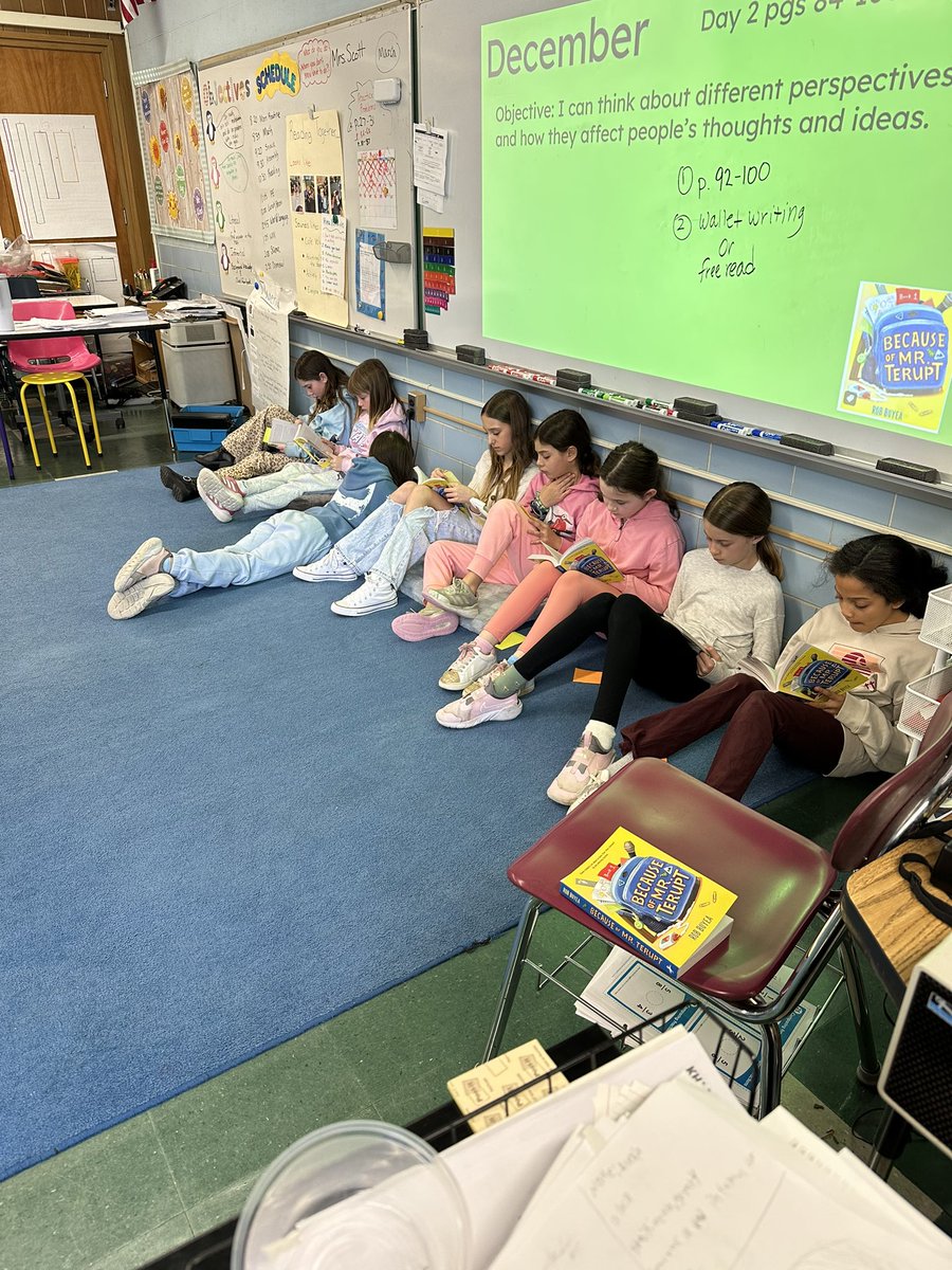 MrsScottDale's tweet photo. Good day to get lost in a book! #medfieldps #beproudbedale https://t.co/8tKUC2zGC6