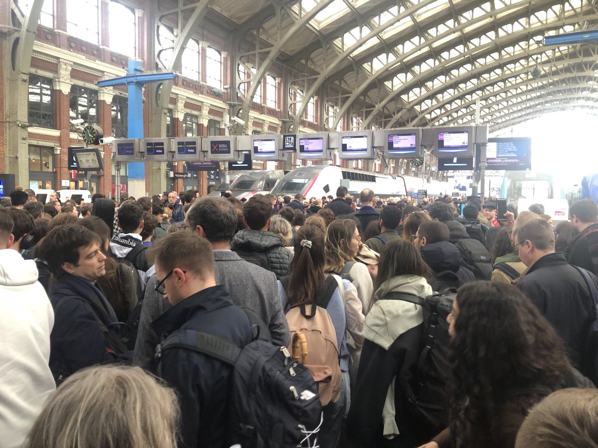 rvfavre's tweet image. La gestion des flux à Lille Flandres un vendredi fin d’après-midi c’est quelque chose …#Inouï