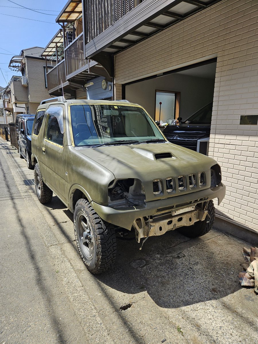 俺も、くそ暑い時にローラーと刷毛で全塗装したなぁ😂