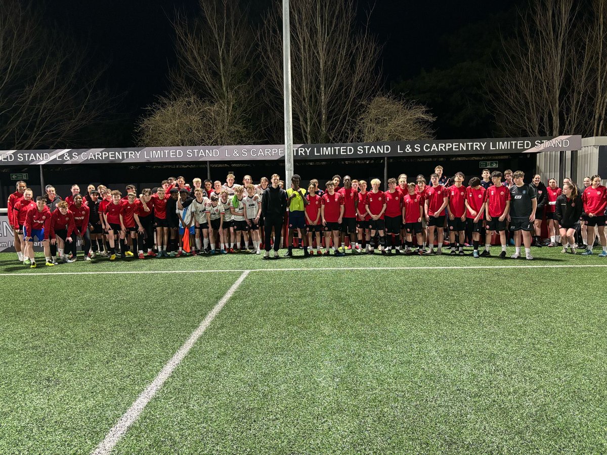 🤜 @Chatham_Youth are behind local boxer <a href="/RobCaswell1/">Robert Caswell</a> — who will be back in action on Friday 4th April at Stamford Bridge for his next fight! 🥊

🔴⚪️⚫️ #UpTheChats