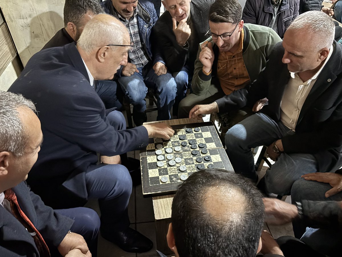 FeyziBerdibek1's tweet photo. 📍Genç

“Dama Genç’te oynanır” dediler. 

Sonuç, kazanan kardeşlik oldu… https://t.co/C9VHLEomry