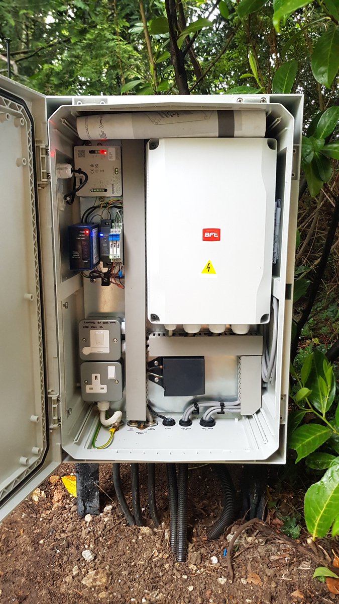 SCSautomationuk's tweet image. Tremendous Timber! Wooden gates with @BFTAutomation  automation and a Fermax video intercom - looking good #StaySafe #gateautomation #IntercomSystem
