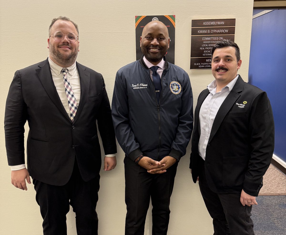 sunriverhealth's tweet image. Thank you to @KwaniB_Opharrow for standing up for Community Health Centers! Our advocacy team had a great meeting in his Albany office - and can’t wait to host him at a site this Summer! Thank you again, Assemblyman!