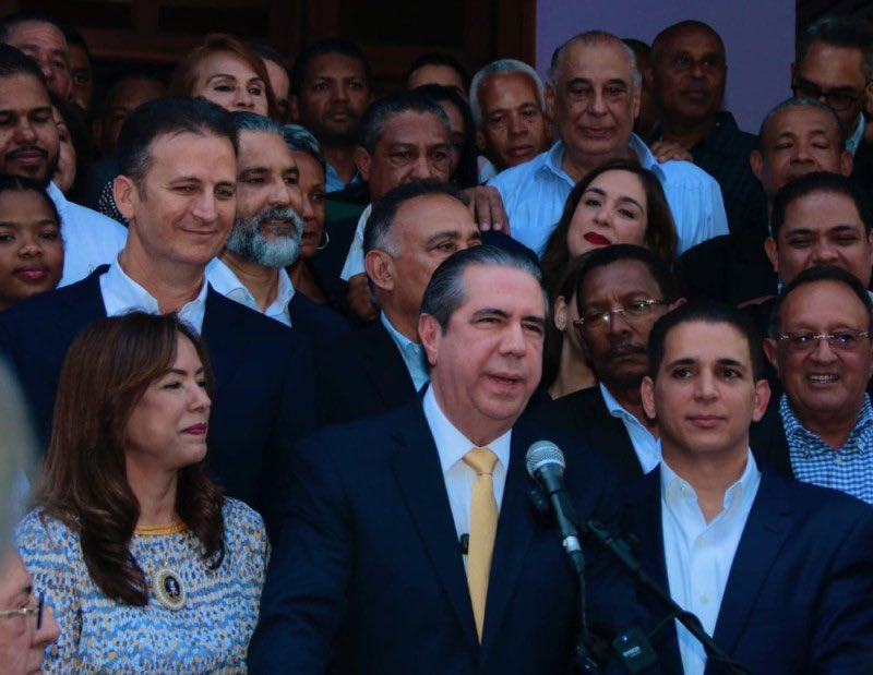 José Figueroa (@joserfigueroal) on Twitter photo Hoy te vemos dar un paso valiente, decidido, un paso que no es solo tuyo, sino de todos los que creemos que este país merece más. Sabemos que contigo renace la esperanza, no como un simple lema, sino como un grito que nos une, que nos despierta, que nos impulsa. <a href="/FJavierGarciaF/">Francisco Javier G.</a> Hoy te vemos dar un paso valiente, decidido, un paso que no es solo tuyo, sino de todos los que creemos que este país merece más. Sabemos que contigo renace la esperanza, no como un simple lema, sino como un grito que nos une, que nos despierta, que nos impulsa. <a href="/FJavierGarciaF/">Francisco Javier G.</a>