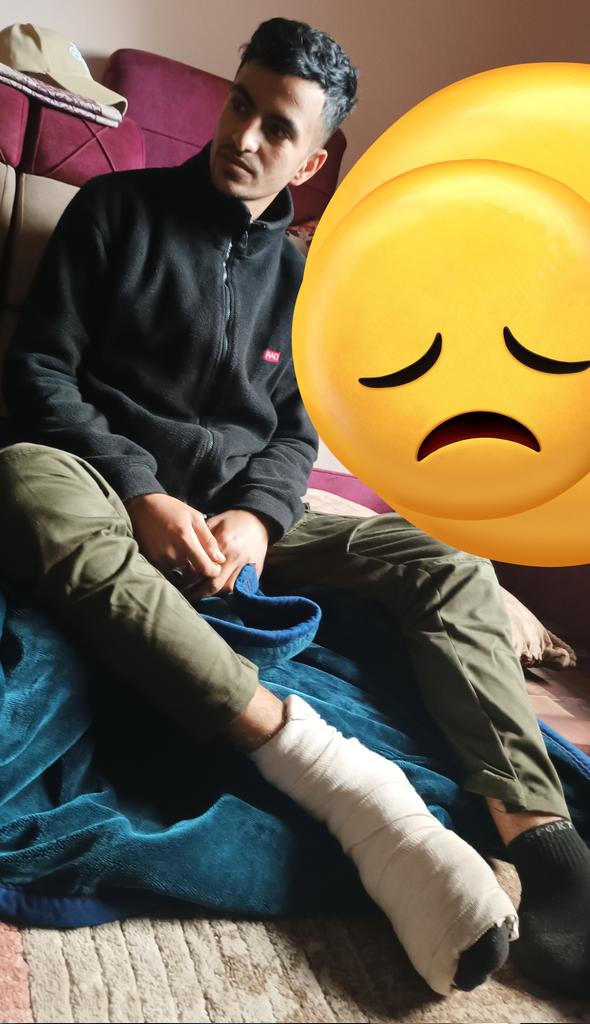 Injury from some of the targeting and shelling taking place in the area😔 I hope you will donate to me so that I can find the right food for this pain. 😭😭