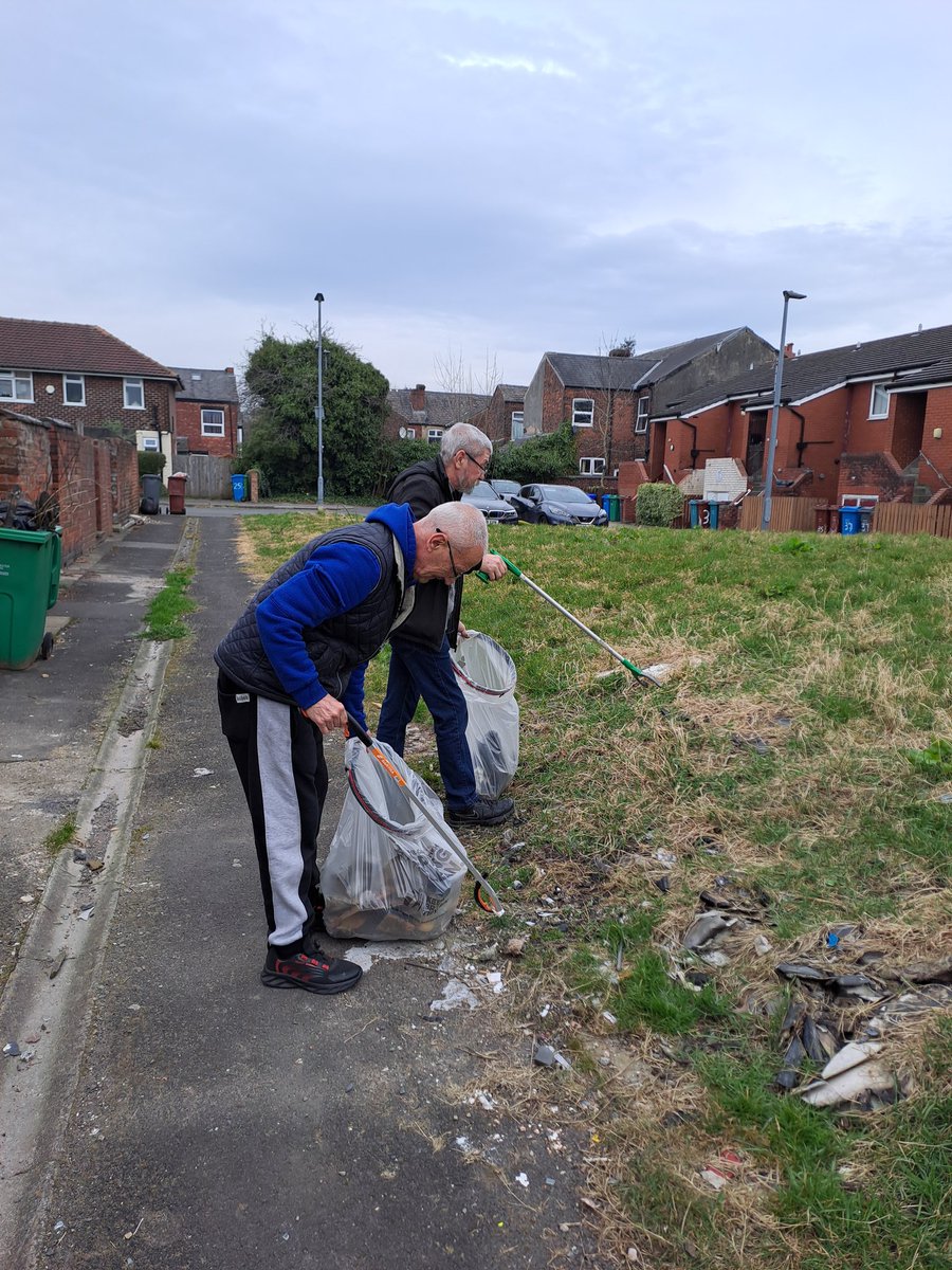 MCCMoston's tweet photo. What a difference a couple of hours and community involvement can make,  resident litter pick for the Great British Spring Clean in the Hodge Street area #mostonmatters #GBSpringClean   #MCRSpringClean25 https://t.co/nTKQfjsiAy