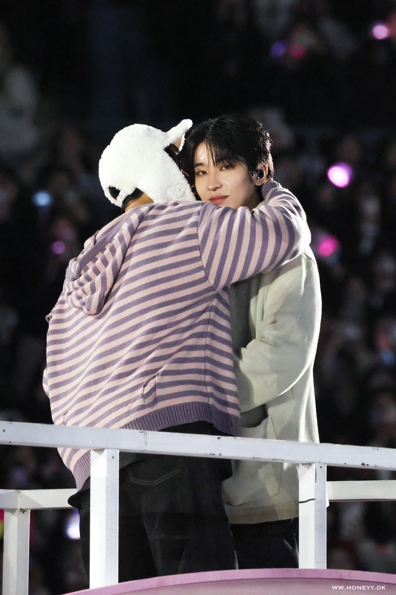 250321 CARATLAND D2

🥹

#SEVENTEEN #세븐틴
#원겸 #직선즈
 #원우 #WONWOO #全圆佑 #ウォヌ
 #도겸 #이석민 #DK #DOKYEOM #ドギョム #李硕珉 
<a href="/pledis_17/">세븐틴(SEVENTEEN)</a>