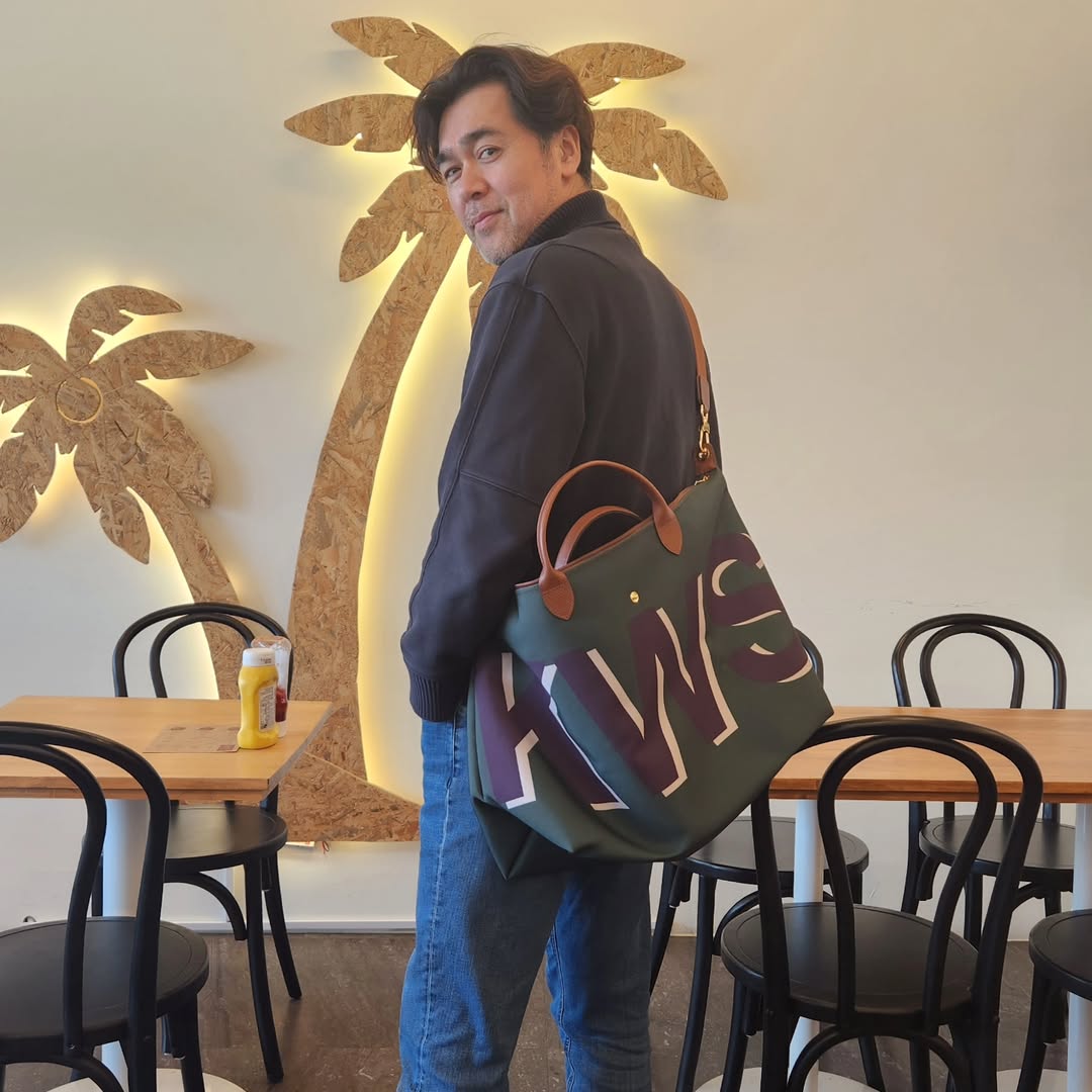 actor kim wonsik (marketing team director in #BrewingLove) ig update

it seems like sejeong gave him a Longchamp bag, with initials engraved on it as a gift! 🥹❤

#김세정 #KimSejeong