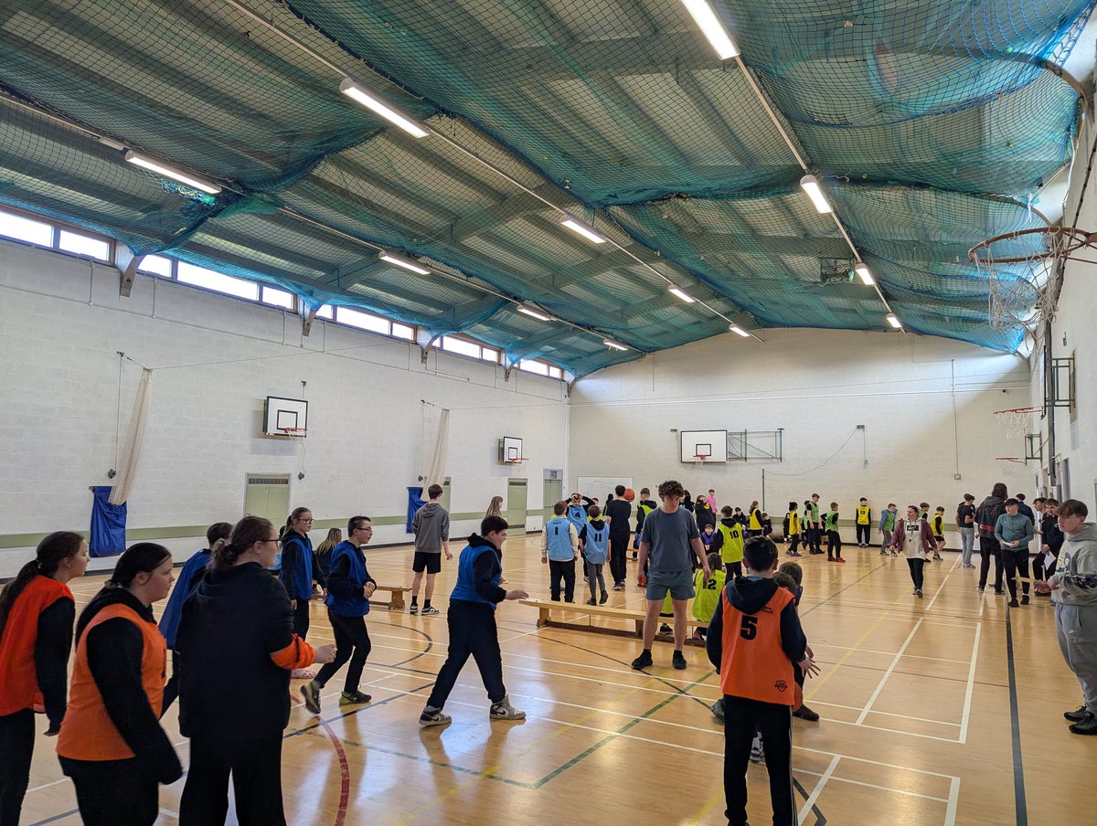 MrMoIHSPE's tweet photo. Our Senior Pupils doing the NPA Team Sports Course, ran an S 1 Basketball tournament with 60 participants, as part of their assessment. Some great Basketball was played and in good spirits #PE #participation #IHS #Basketball https://t.co/W1j0KZULen