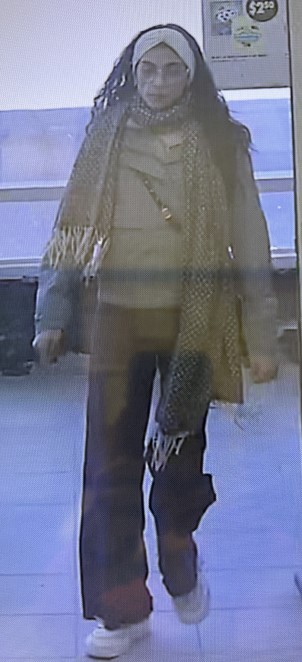 Barrie Police (@barriepolice) on Twitter photo This female is a suspect in an ongoing criminal investigation involving two seniors who had their wallets stolen at a Barrie grocery store on March 19. If you recognize or know her, please email cmanna@barriepolice.ca. This female is a suspect in an ongoing criminal investigation involving two seniors who had their wallets stolen at a Barrie grocery store on March 19. If you recognize or know her, please email cmanna@barriepolice.ca.