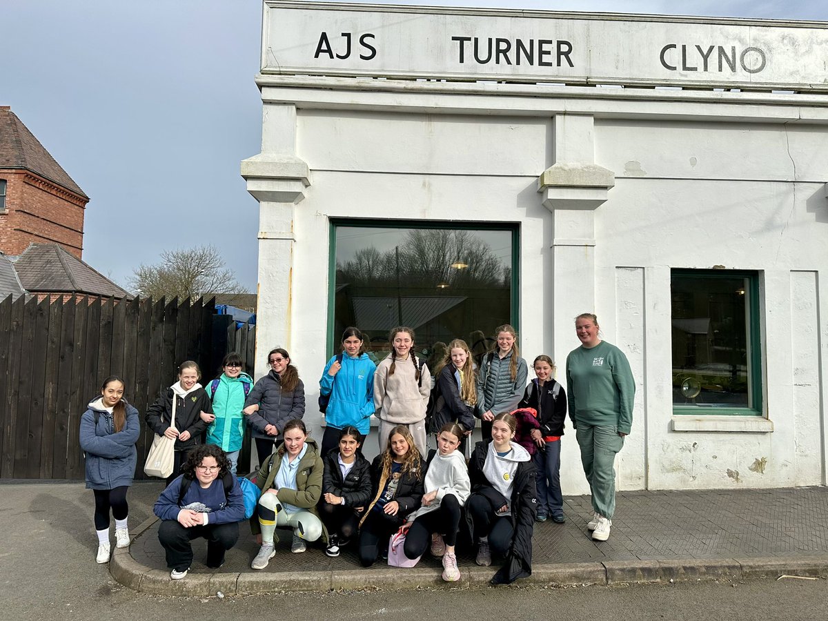 BGS_HistoryPol's tweet photo. 7AJS found a building named after their tutor #BGSHistory #BGSYear7 🏭 https://t.co/2Qr4VqsYNL