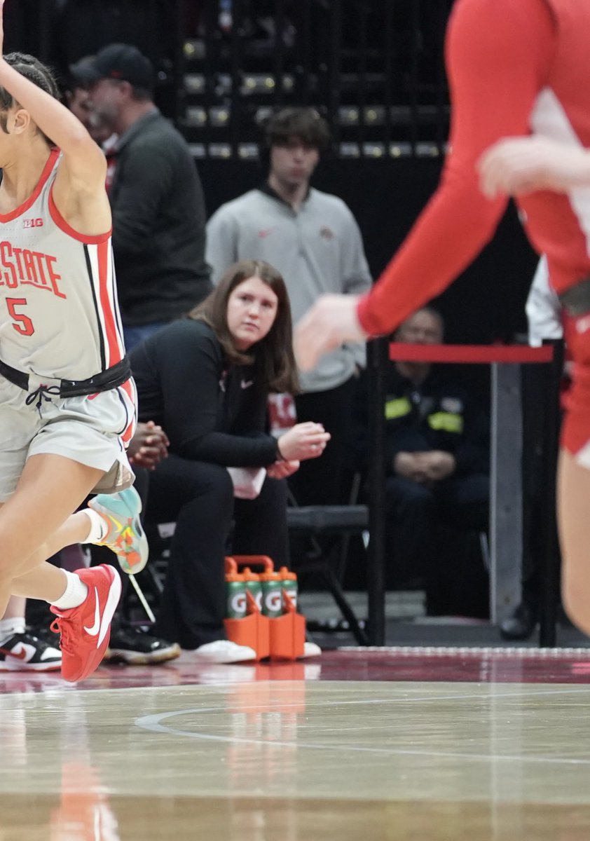 YSUWomensHoops's tweet photo. Celebrating National Athletic Training month with our awesome trainer, Brenna Pfahler! We appreciate everything you do for us! 🐧

#GoGuins #familY https://t.co/lfzdyvBwjb