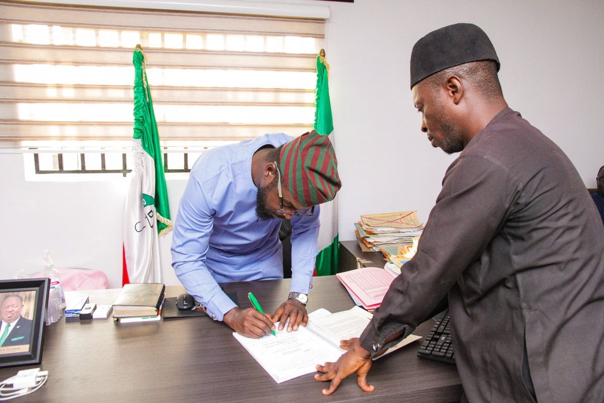JosSouth_LGA's tweet photo. Jos South LGA Chairman Signs 2025 Budget into Law

The Executive Chairman of Jos South Local Government Area, Hon. Silas Patrick Dung, officially signed the 2025 budget into law today during a ceremony held at the LGA Secretariat. https://t.co/j6ddYpC0VW