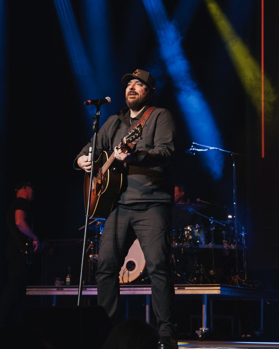 ChrisYoungMusic tweet media
