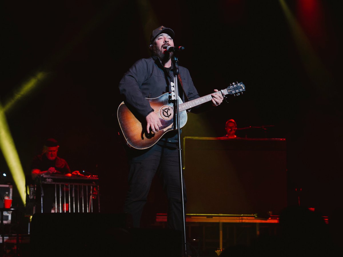 ChrisYoungMusic tweet media