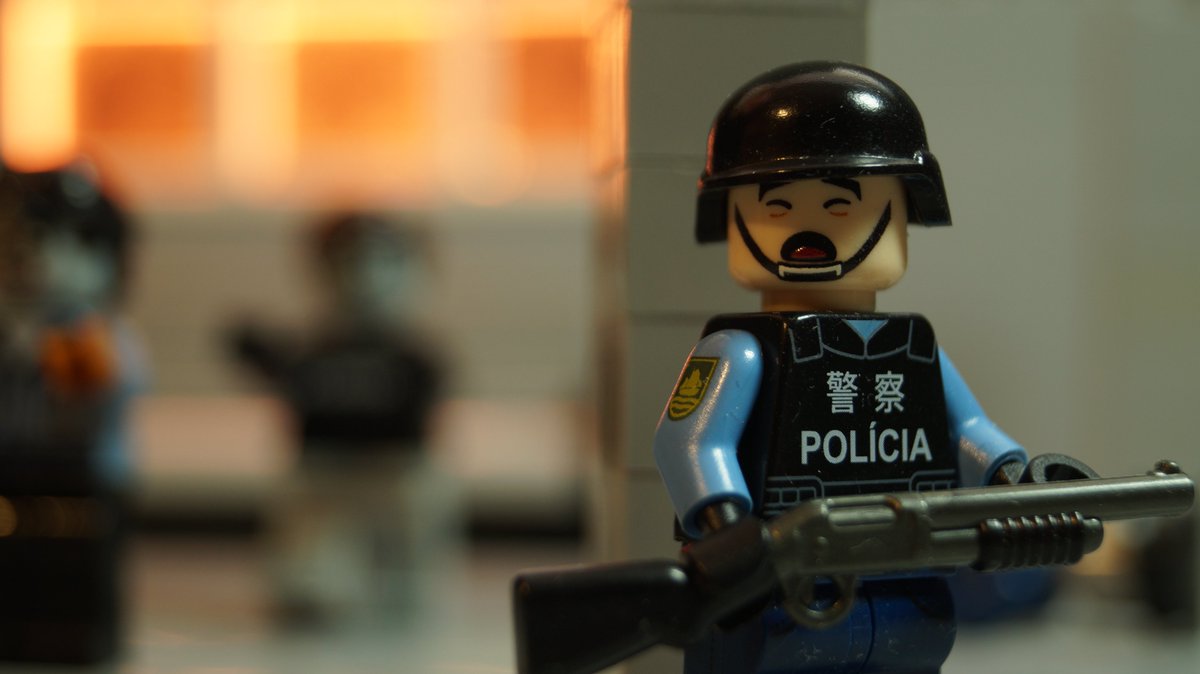 STARWARSSTUDIO's tweet image. Macau Police Officer during the initial stages of the Outbreak
#Lego #outbreak #photography #brickfilm #minifigures #legowar #zombies #macau
