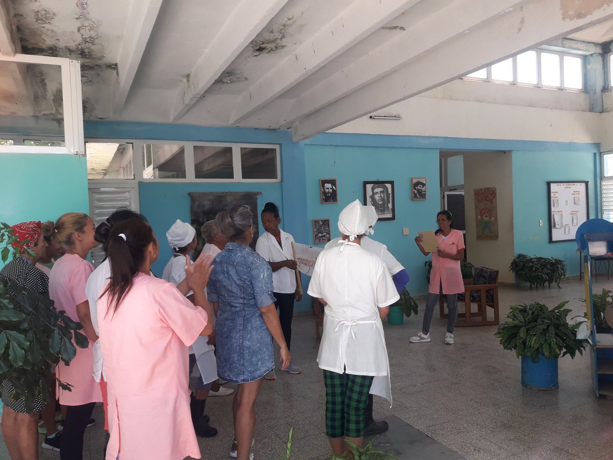 En nuestra Institución Educativa se realiza la lectura de la convocatoria por el 1 de mayo.
<a href="/DraMaricelDME/">Maricel Hechavarría Gé</a>
<a href="/LeticiaCalvoD/">Leticia Calvo Dorado</a>
  #PorCubaJuntosCreamos #sntecdsantiago #CubaMined #1roDeMayo
#DGECtreStre