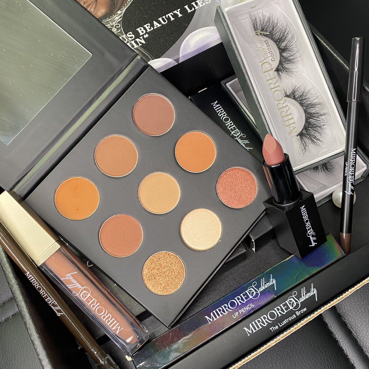 MSublimity's tweet image. Goodies on goodies 😍💕 
Why not get the ultimate surprise with the @mirroredsublimity mystery box! Spoil yourself with 6, 8 or 12 lustrous products to add to your collection!! 🖤

#lipgloss #mirroredsublimity #luxurymakeup #blackgirlluxury #beauty #eyeshadow #blackwomenmakeup