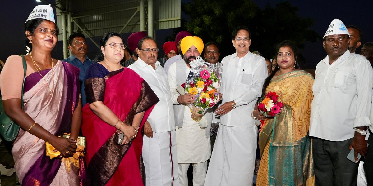 AamAadmiParty's tweet photo. Punjab CM @BhagwantMann receives a warm welcome in Tamil Nadu! 🤝

State Law Minister Thiru S Regupathy, Rajya Sabha MP Kanimozhi NVN Somu, and AAP Tamil Nadu Convenor Vasigaran greeted him on his arrival, marking a moment of unity and collaboration. https://t.co/sCClePSsZO