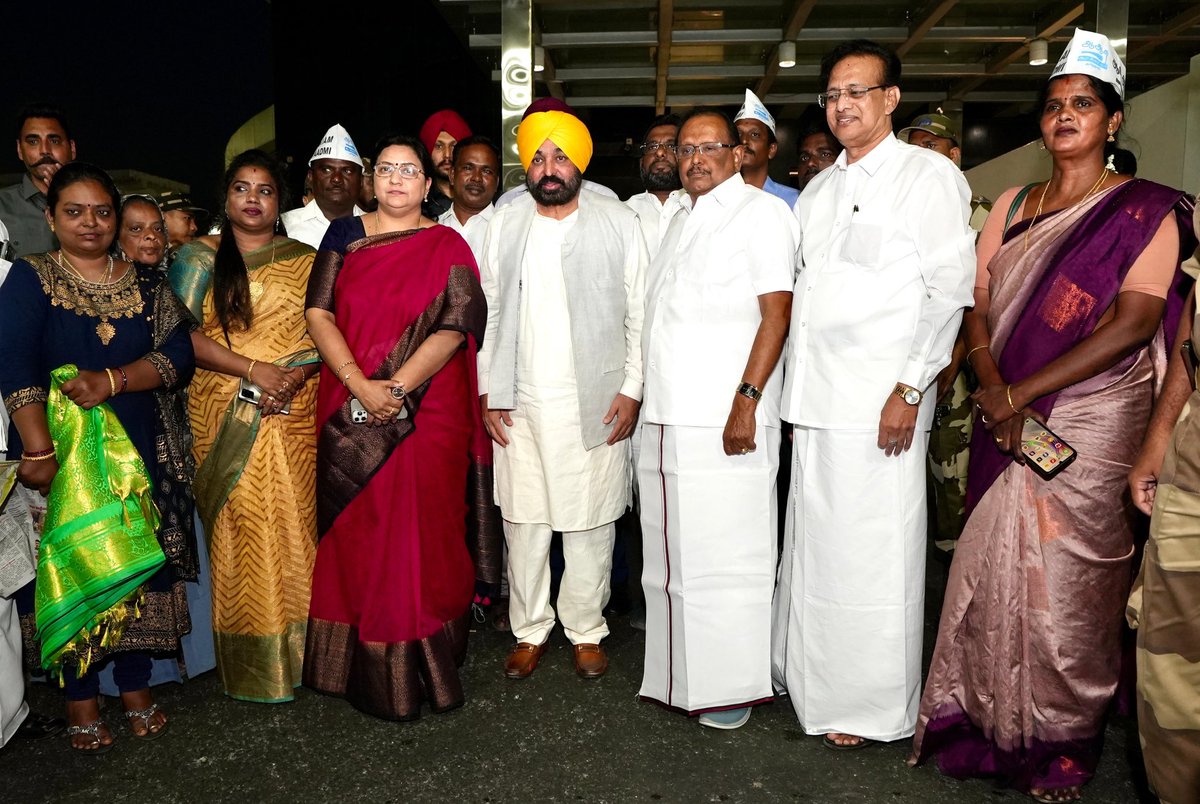 Punjab CM <a href="/BhagwantMann/">Bhagwant Mann</a> receives a warm welcome in Tamil Nadu! 🤝

State Law Minister Thiru S Regupathy, Rajya Sabha MP Kanimozhi NVN Somu, and AAP Tamil Nadu Convenor Vasigaran greeted him on his arrival, marking a moment of unity and collaboration.