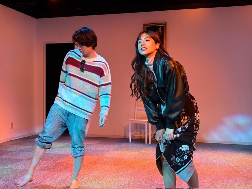 「青少年のための純恋愛入門」
明日、14:00／18:00、どちらも僅かですが当日券ご用意できます。劇場までお越し下さい。

もしご都合合うようでしたらご検討くださいませ。
#ため門　#バザ44