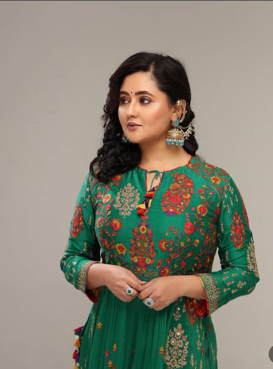 Rashami Desai opens up on appreciation for her stellar performance in ZEE5's 'Hisaab Barabar', thanks fans for their unwavering support @ZEE5Global #HisaabBarabar #RashamiDesai <a href="/TheRashamiDesai/">Rashami Desai</a> urbanasian.com/featured/2025/…