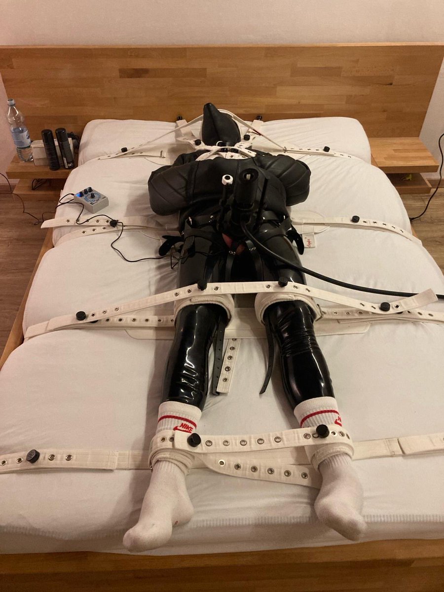 bondage_paris 🔜 playx 😈 tweet media