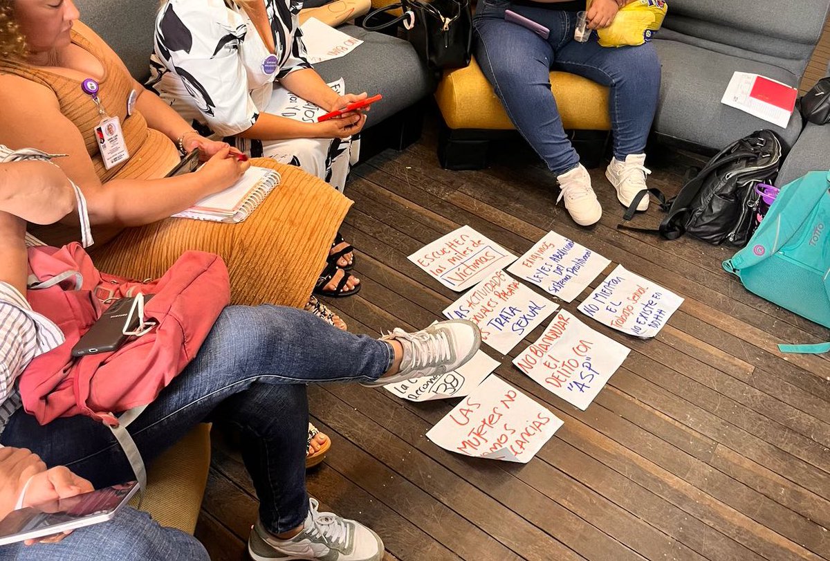 C_Mujer_DyM's tweet photo. Hoy 21/03/25 el @MinIgualdad_Col hizo una mesa de trabajo para presentar las estrategias de las “ASP” en #CÚCUTA con @AlcaldiaCucuta y las mujeres víctimas de la #TrataSexual, asistieron para exigir acciones frente a la Tragedia humanitaria que lleva años dañando vidas.#SOSTRATA https://t.co/gk7q9w0U9B