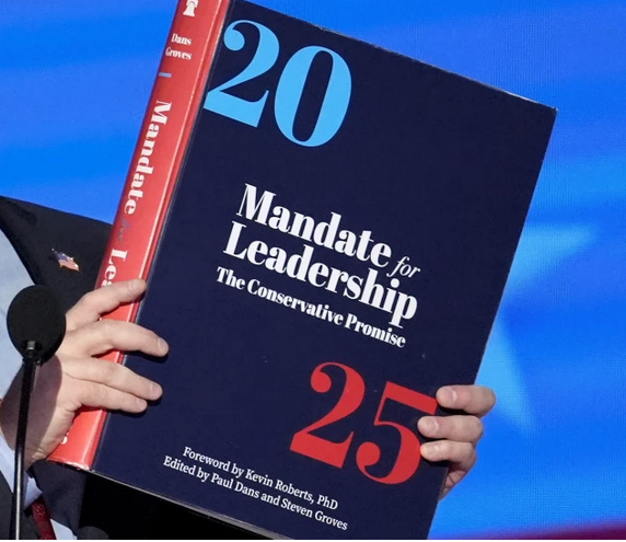 Los republicanos han  concebido un plan para volver patas arriba la Administración  norteamericana adecuándola a los intereses conservadores y de las élites  económicas. Es el Proyecto 2025. Léelo y te enterarás.
…tiqueriasyotrastonterias.blogspot.com/2025/03/que-es…