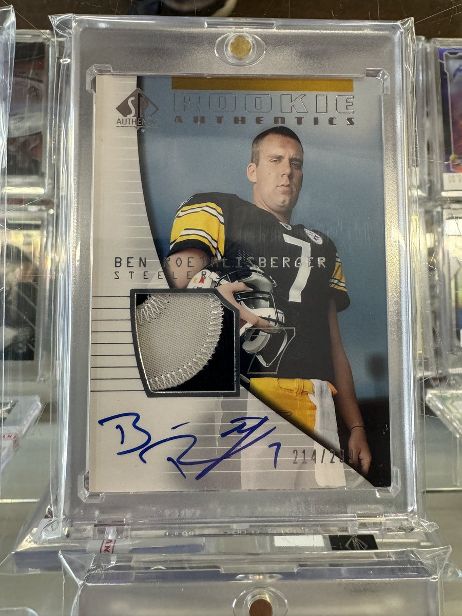 centralcardshop's tweet photo. Here are a few of the football cards from a collection we purchased this week. These cards are now available in the shop. #upperdeck #Topps https://t.co/EirUP4JQ6C