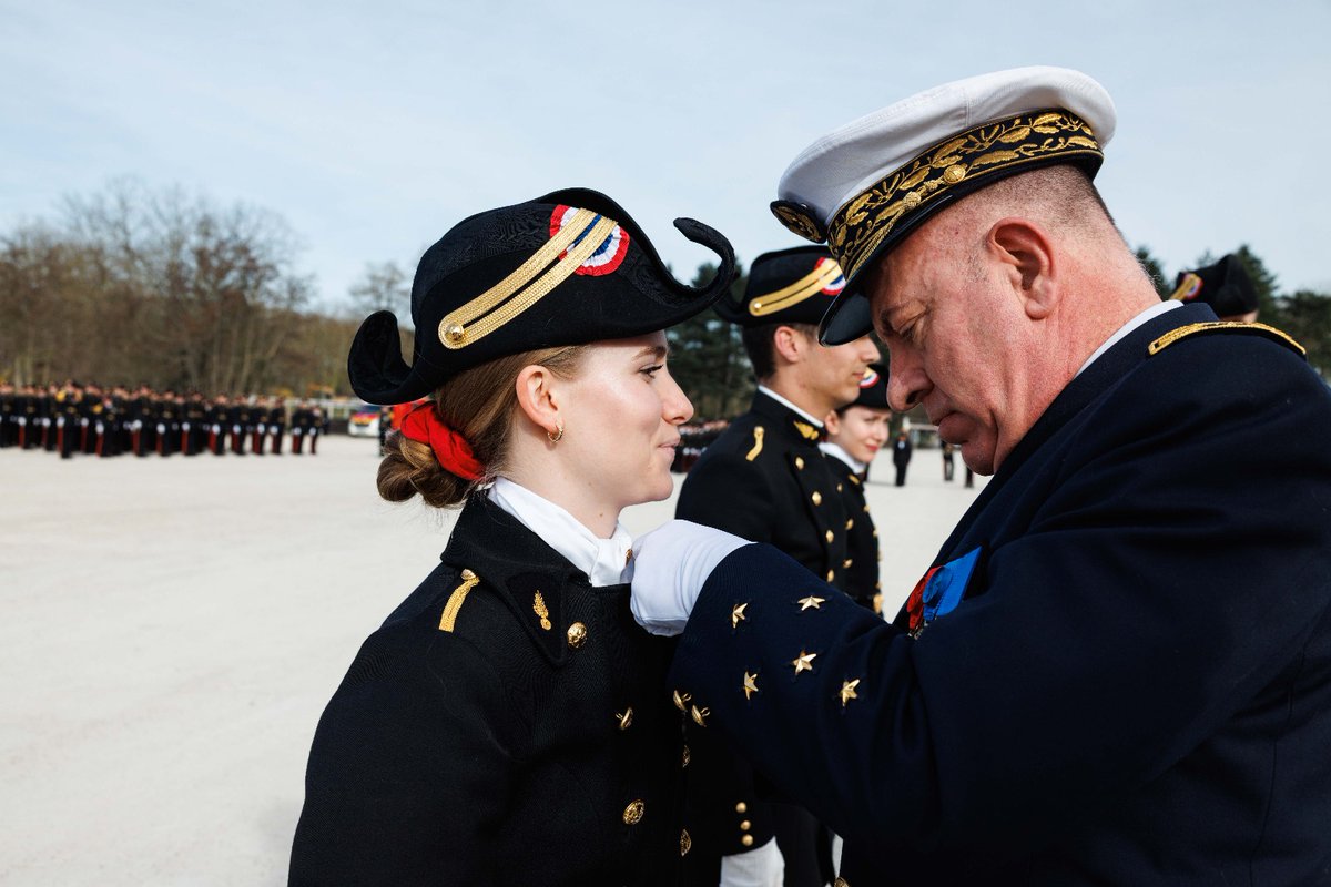 Carlier Thierry (@carlierthierr11) on Twitter photo Cérémonie 🇫🇷 de départ des X2022
La France a plus que jamais besoin de ses polytechniciens pour défendre sa souveraineté, innover, anticiper.
Pour la patrie, les sciences et la gloire !
<a href="/Polytechnique/">École polytechnique</a> <a href="/IP_Paris_/">Institut Polytechnique de Paris</a> <a href="/DGA/">Direction générale de l'armement 🇫🇷</a> <a href="/Armees_Gouv/">Ministère des Armées</a> ↪️ Cérémonie 🇫🇷 de départ des X2022
La France a plus que jamais besoin de ses polytechniciens pour défendre sa souveraineté, innover, anticiper.
Pour la patrie, les sciences et la gloire !
<a href="/Polytechnique/">École polytechnique</a> <a href="/IP_Paris_/">Institut Polytechnique de Paris</a> <a href="/DGA/">Direction générale de l'armement 🇫🇷</a> <a href="/Armees_Gouv/">Ministère des Armées</a> ↪️