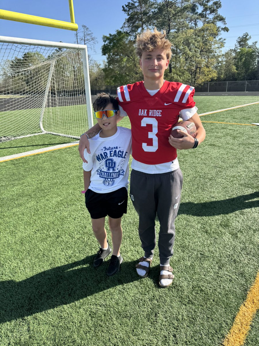 TUnterfenger's tweet photo. Future War Eagle Challenge for Haydon and he got to have big brother there leading the football throwing station 🥰 Was also great seeing the new @oakridgefb head coach in action with all the kids! @CoachBlackshire @Logan_U_ https://t.co/bkyPAwIy6i