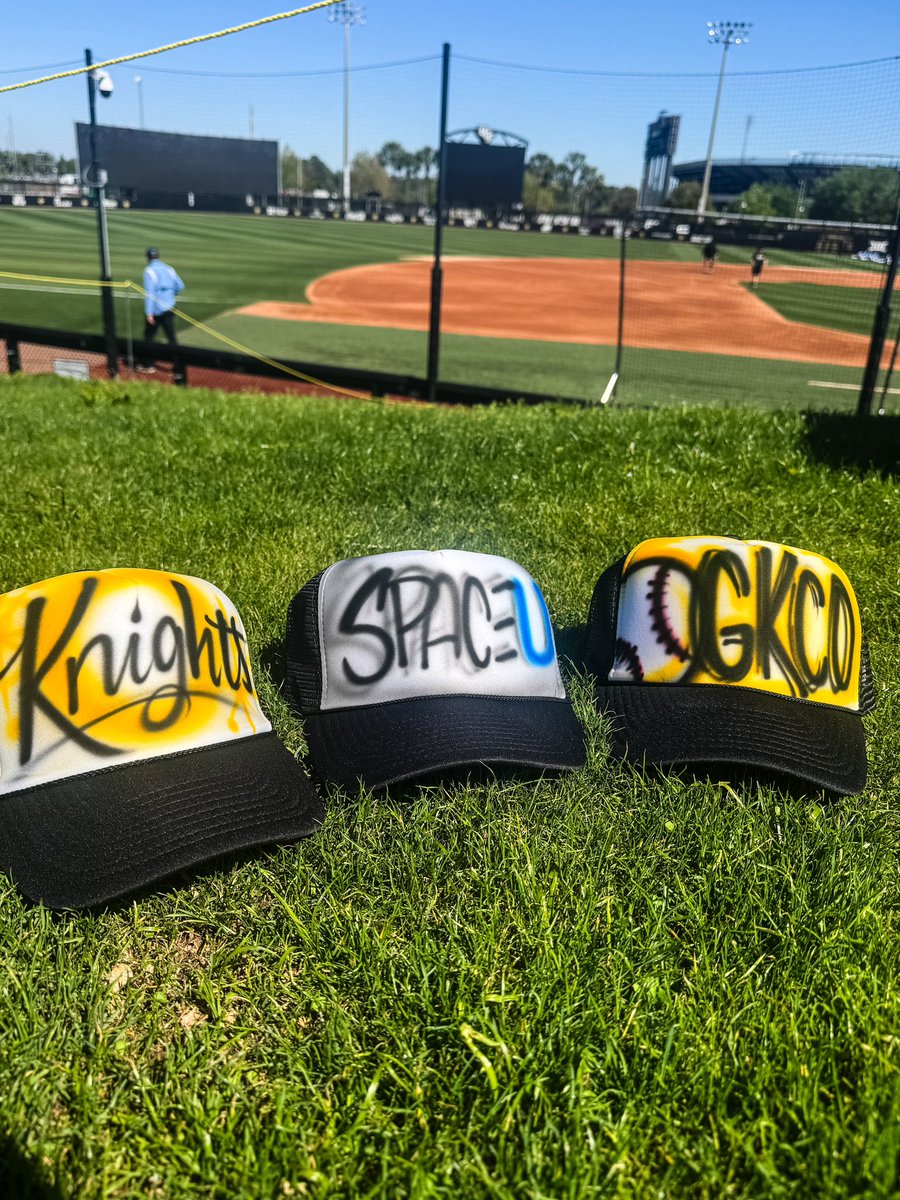 UCF_FanX's tweet image. Visit the third base deck for tonight’s @UCF_Baseball 90s night giveaway 🎨
Get your live airbrush painted trucker hat while supplies last!
