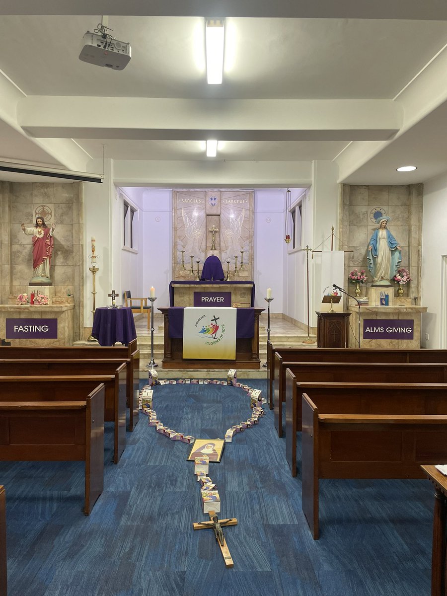 DValencic's tweet photo. Friday #Rosary in the chapel @cbhslewo had a stunning centrepiece this week with a living rosary made from the @CaritasAust #ProjectCompassion boxes returned from each Homeroom, most brimming with donations 

Small Change = Real Change https://t.co/AgtmwxE6mL