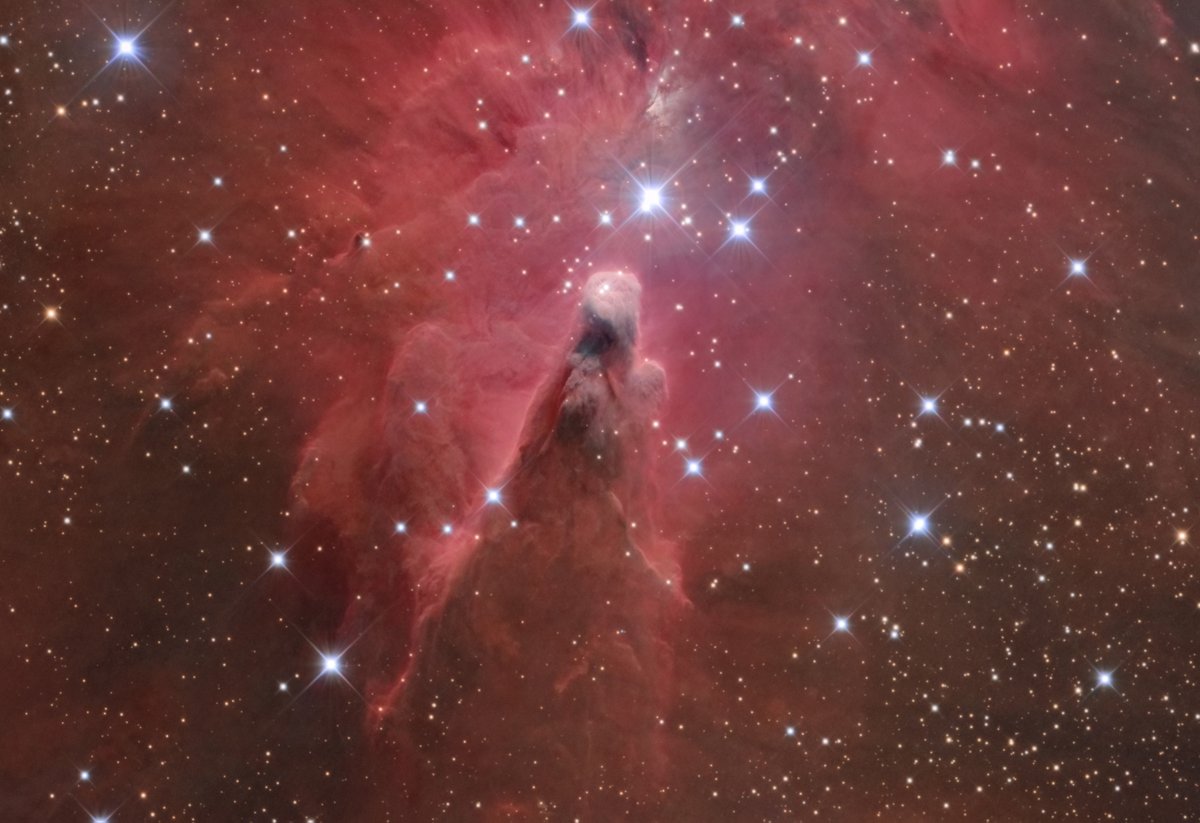 1/2 Avec mon ami et collègue <a href="/bax_jf/">JF BAX</a> , nous avons décidé de fêter la fin de l'hiver avec l'une de ses images iconiques : la nébuleuse du Cône, qui se cache en pleine Voie lactée, dans la constellation de la Licorne.