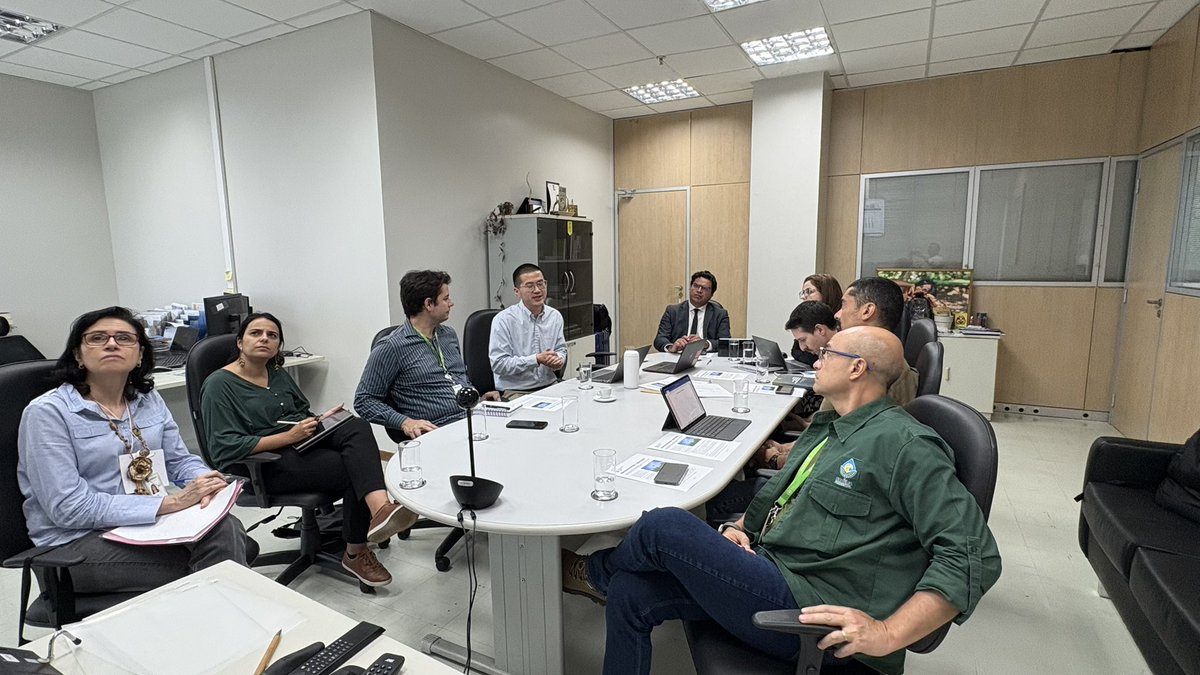 <a href="/EnvDefenseFund/">EDF</a> supports Brazil in advancing bold #cleanair policies to protect #health and #climate. Learning from success stories like China is key to leapfrogging progress. Grateful to Hugh Li for strengthening ties between Brazil, @EDFCleanAir Global, and EDF-China.