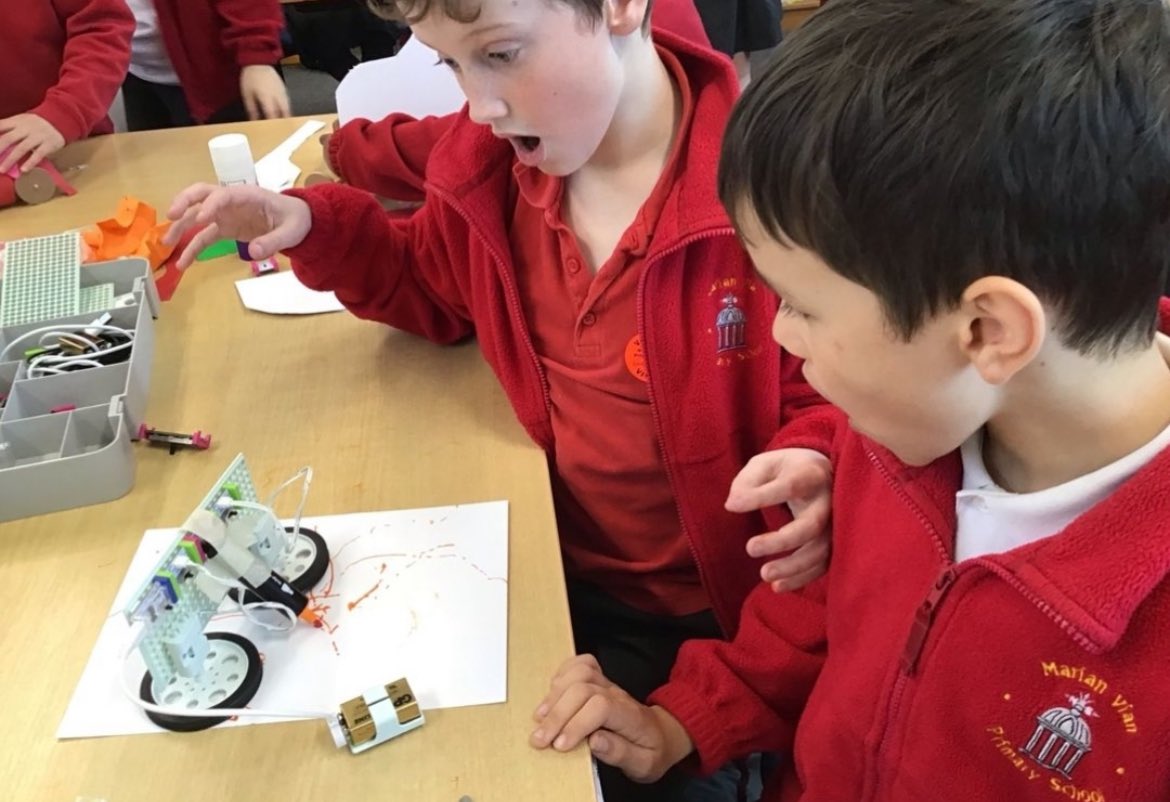 mvprimaryschool's tweet photo. Y4 using their #computing skills with #sphero #littlebits to create art. https://t.co/aFqzIE55Wb