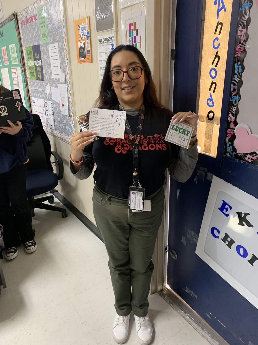 RealRobRobledo's tweet photo. π»ππ πΎπππππ π«πππππ Shout-Outs Continue @EastwoodKnolls π£π£
We Love Catching Our People Carrying the Standard & Recognizing Them!
Thank You to Our Community for Sharing Your Love of Our Teachers!
#ValuedEducator ππ
#SuccessStandards π§πΊοΈ
#CarryTheStandard π₯π https://t.co/dqoarjBRz0