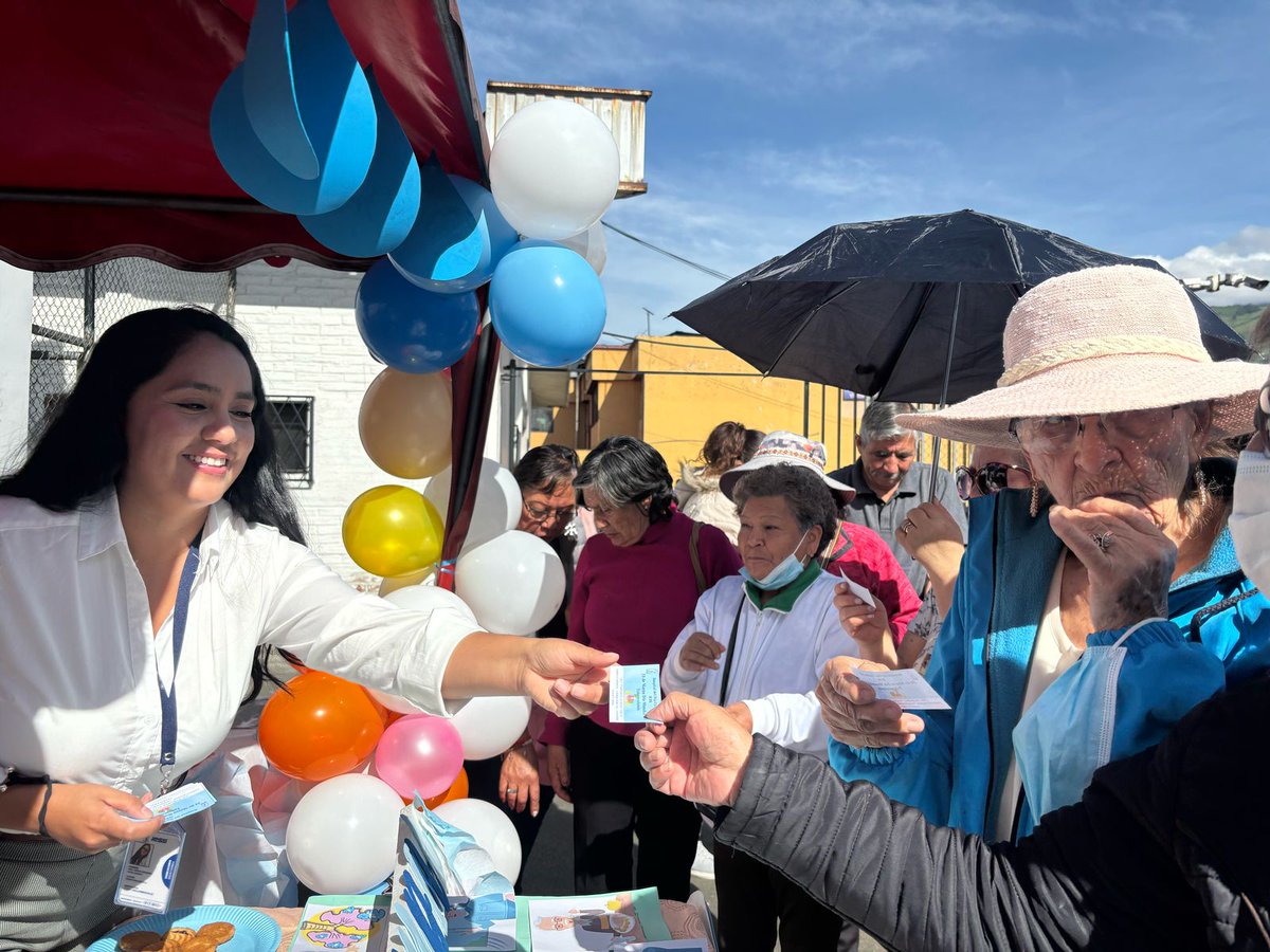 IESSPichincha's tweet photo. #IESSteInforma | En conmemoración al Día Mundial de la Tuberculosis, el Hospital del Día Chimbacalle 🏥realizó una casa abierta informativa con el fin de  captar pacientes sintomáticos e informarles sobre la detección, cuidados y tratamiento. 🫁💊💉🩺 https://t.co/VV988etJ11