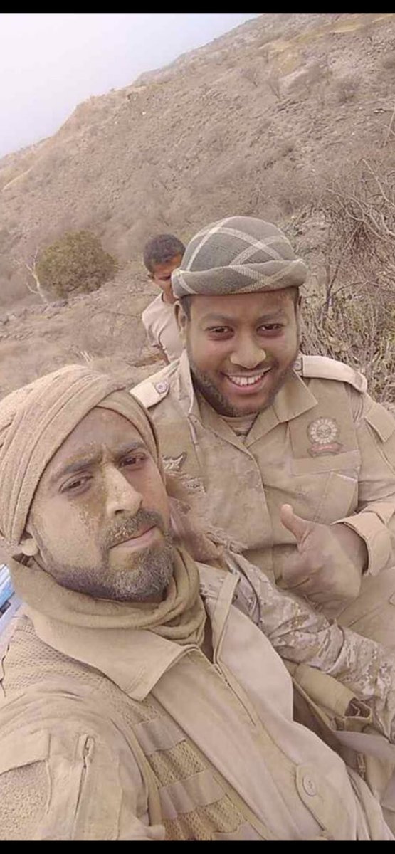 هذه " وجوه " رجالٍ لا يهابون الموت ، نذرت نفسها للذود عن دينهم وتراب وطنهم الغالي ، وهناك " وجوهٌ " من #مشاهير_القرف لا تكاد تُميز الذكر فيهم من الأُنثى ..