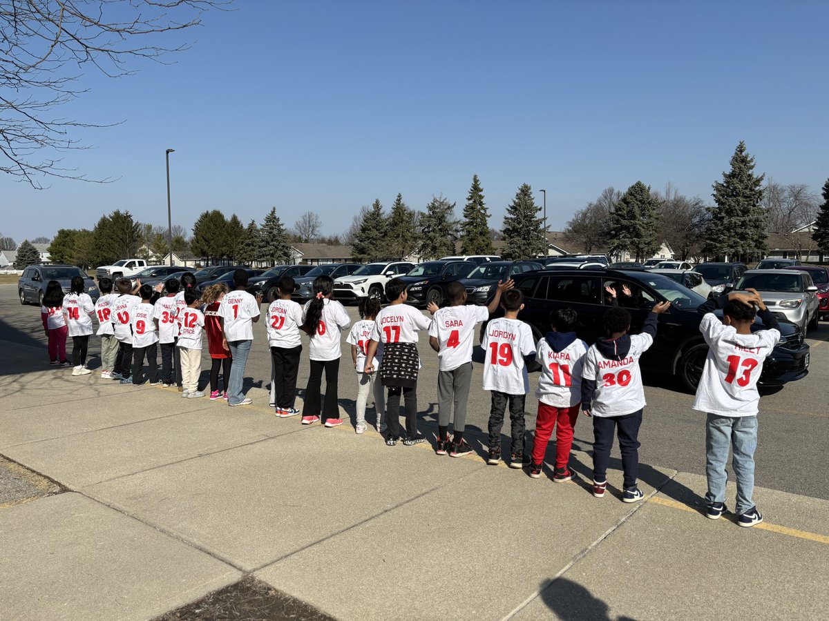 MrsSlisher's tweet photo. We may not have been able to send the team off in person this week but we sent lots of love and luck to them!  Go Buckeye Buddies! https://t.co/21xd4buMVB