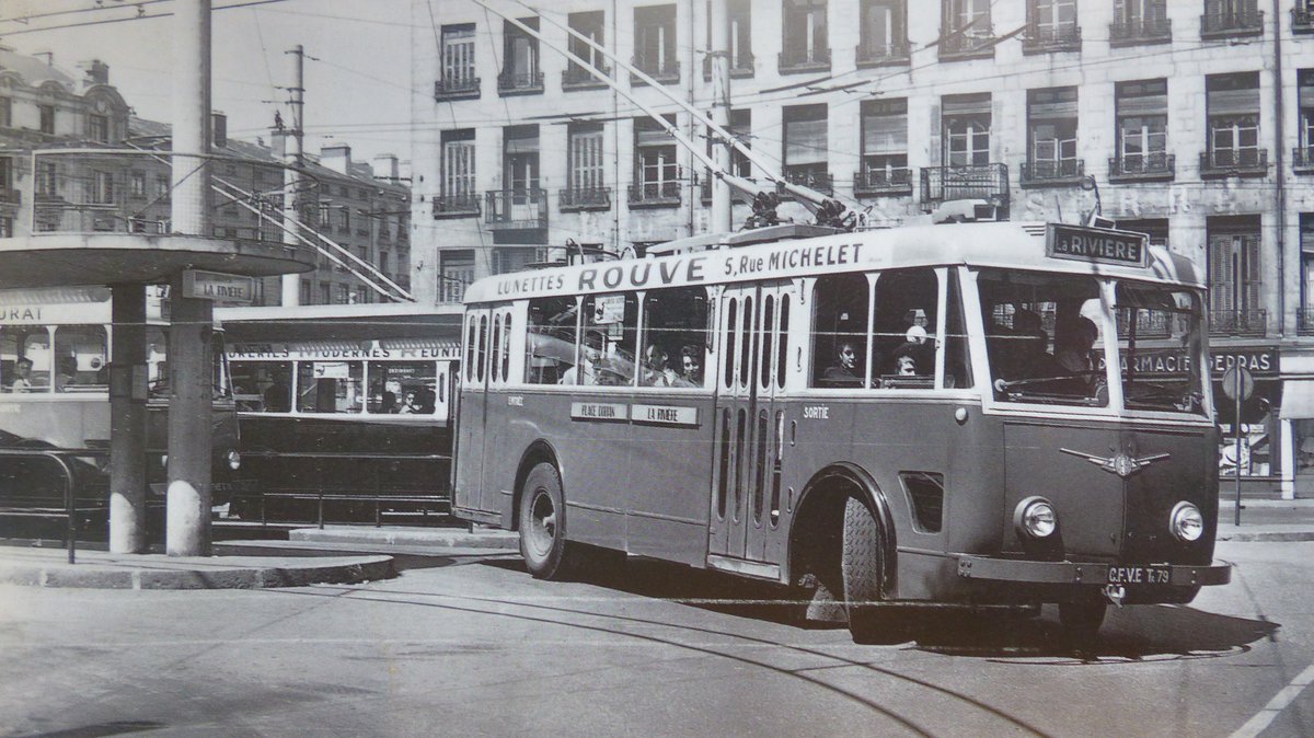 Memoire2cite's tweet photo. Découvrez et achetez Un désir nommé "TRAMWAY". Les transports urbains de Saint-Etienne et de sa région (1881-1993). - [FOREZ] - RAHON (Jean-Paul). #Mémoire2cité #Bus #Vintage #autobus #Mémoire2ville #stas #CFVE #saintetienne #stetienne #sainté #tram #tramway #trolleybus #trolley https://t.co/lqIx9VvMYm