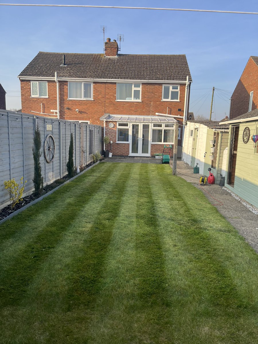 Steven_Hill__'s tweet photo. Two years apart… line game still going strong. Can’t wait to start the next projects in the garden. God I am getting old 😂🤣 https://t.co/hRYOf8Y9F9
